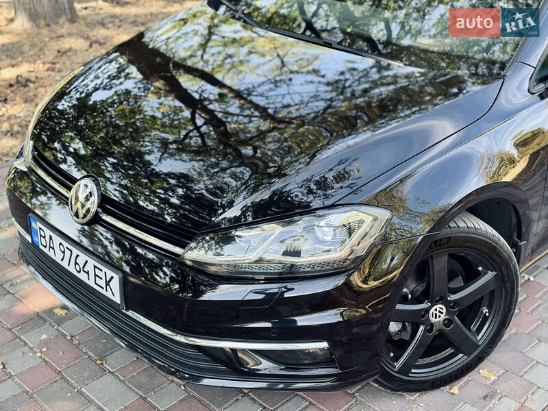 Хэтчбек Volkswagen Golf 2019 в Кропивницком
