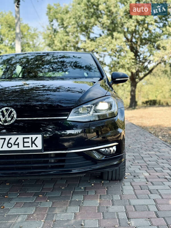Хэтчбек Volkswagen Golf 2019 в Кропивницком
