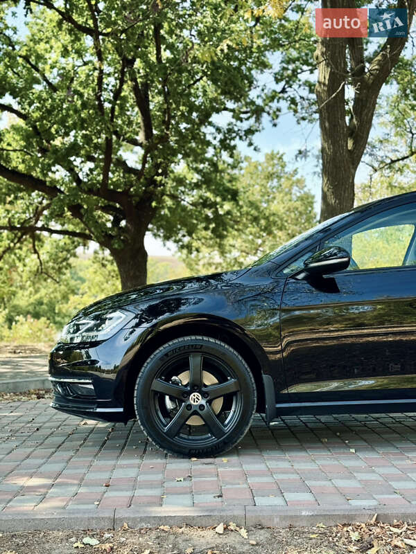 Хэтчбек Volkswagen Golf 2019 в Кропивницком
