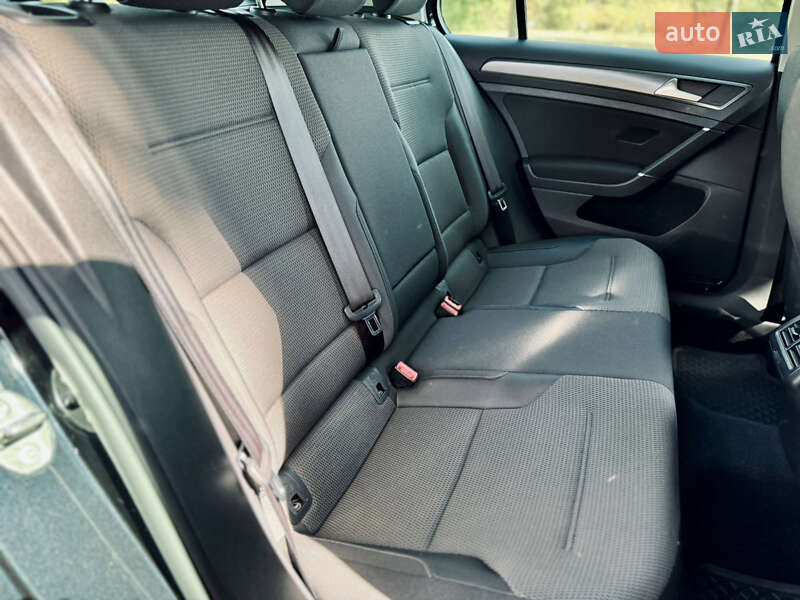 Хэтчбек Volkswagen Golf 2019 в Кропивницком