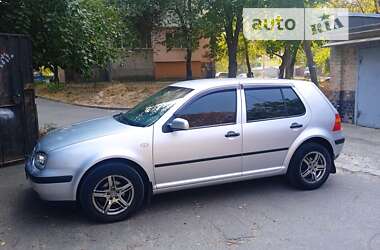 Хэтчбек Volkswagen Golf 2003 в Полтаве