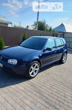 Хэтчбек Volkswagen Golf 2001 в Смеле