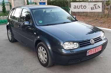 Хетчбек Volkswagen Golf 2001 в Черкасах