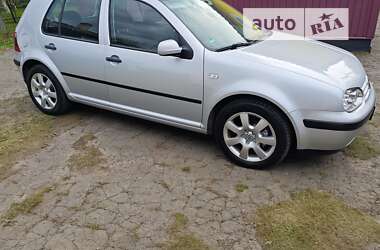 Хетчбек Volkswagen Golf 2001 в Сарнах