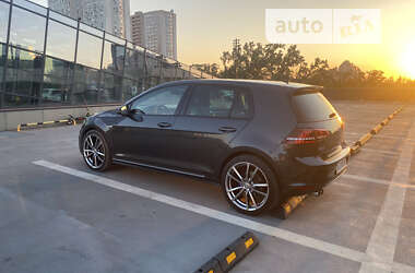 Хэтчбек Volkswagen Golf 2015 в Киеве