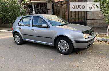 Хэтчбек Volkswagen Golf 2003 в Одессе