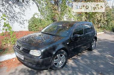 Хэтчбек Volkswagen Golf 2002 в Киеве