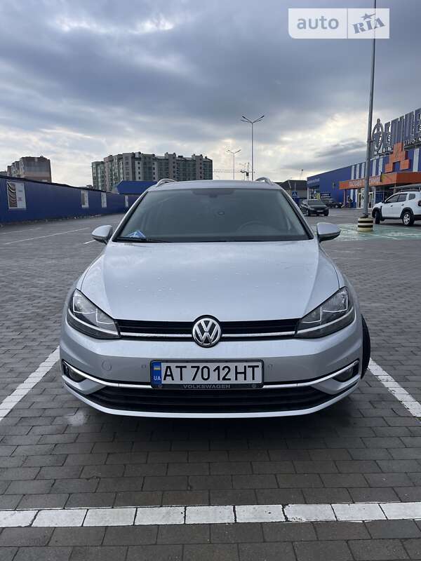 Универсал Volkswagen Golf 2019 в Калуше