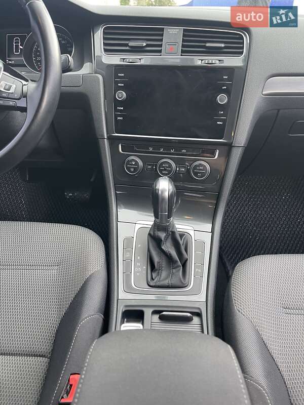 Универсал Volkswagen Golf 2019 в Калуше