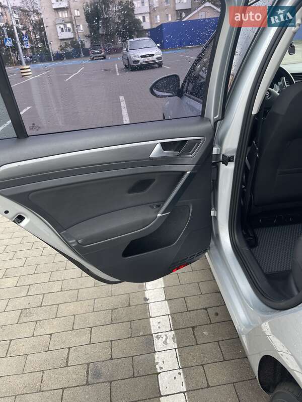 Универсал Volkswagen Golf 2019 в Калуше