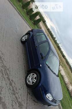 Хэтчбек Volkswagen Golf 2003 в Городке