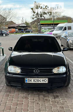 Хэтчбек Volkswagen Golf 2002 в Ровно