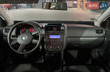 Хэтчбек Volkswagen Golf 2004 в Харькове