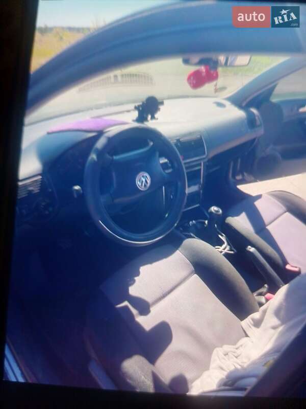 Хетчбек Volkswagen Golf 2001 в Любешові