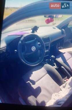 Хетчбек Volkswagen Golf 2001 в 