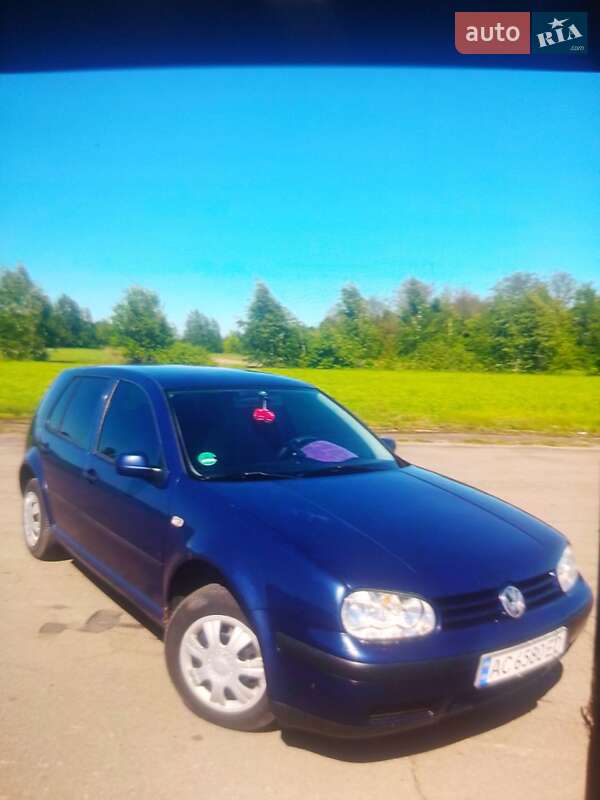 Хетчбек Volkswagen Golf 2001 в Любешові