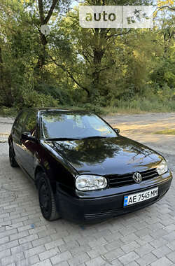 Хэтчбек Volkswagen Golf 2001 в Днепре