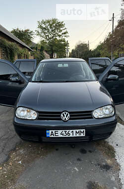 Хэтчбек Volkswagen Golf 2002 в Днепре