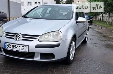 Хетчбек Volkswagen Golf 2004 в Хмельницькому