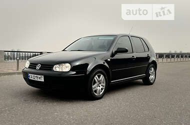 Хэтчбек Volkswagen Golf 2002 в Киеве