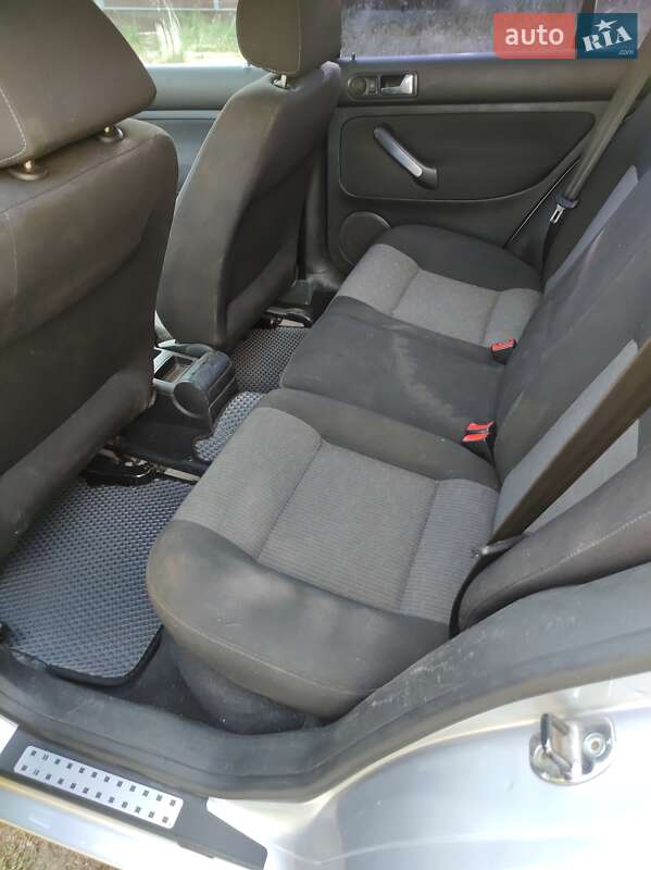 Універсал Volkswagen Golf 2003 в Сумах