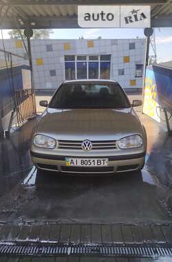 Хетчбек Volkswagen Golf 2002 в Києві