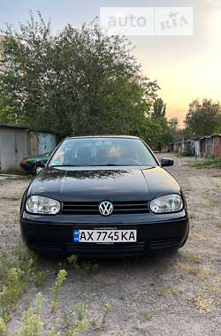 Хэтчбек Volkswagen Golf 2002 в Харькове