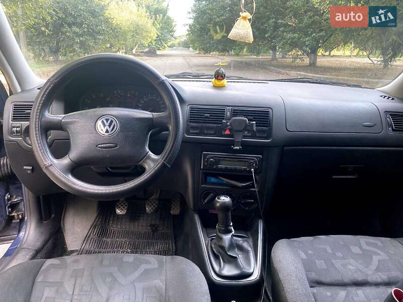 Хетчбек Volkswagen Golf 1998 в Гадячі