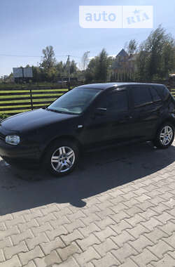 Хэтчбек Volkswagen Golf 2004 в Самборе