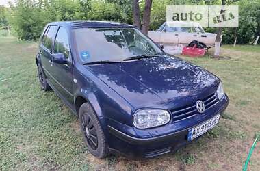 Хетчбек Volkswagen Golf 2001 в Краснограді