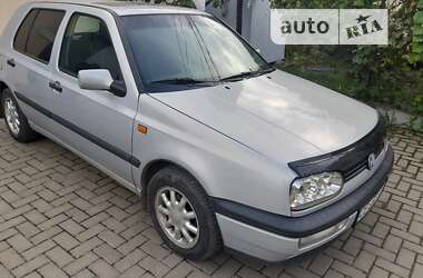 Хетчбек Volkswagen Golf 1994 в Чернівцях