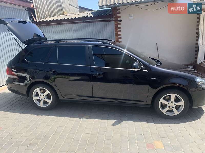 Универсал Volkswagen Golf 2013 в Гусятине