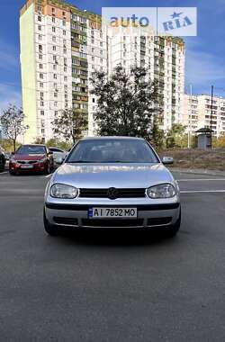 Хетчбек Volkswagen Golf 2002 в Києві