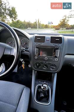 Хэтчбек Volkswagen Golf 2006 в Запорожье