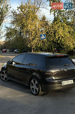 Хэтчбек Volkswagen Golf 2005 в Запорожье