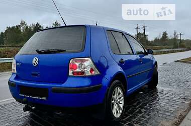 Хэтчбек Volkswagen Golf 2002 в Сарнах