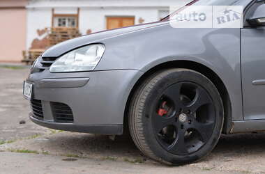 Хэтчбек Volkswagen Golf 2005 в Сумах