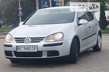 Хетчбек Volkswagen Golf 2004 в Дрогобичі