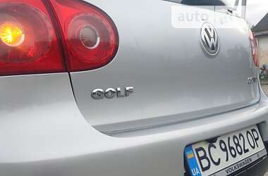 Хетчбек Volkswagen Golf 2004 в Дрогобичі