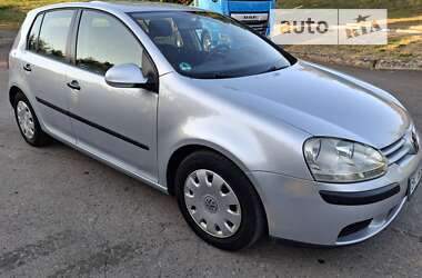 Хэтчбек Volkswagen Golf 2004 в Ровно