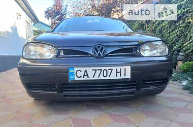 Хэтчбек Volkswagen Golf 2000 в Черкассах