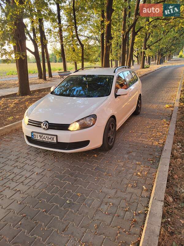 Універсал Volkswagen Golf 2010 в Полтаві
