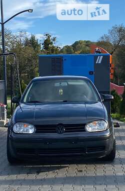 Хэтчбек Volkswagen Golf 2002 в Черновцах