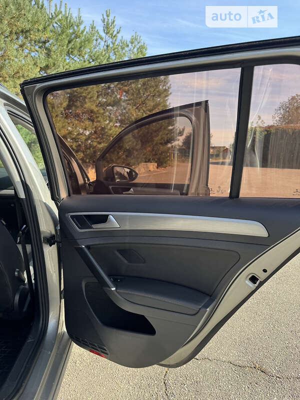 Универсал Volkswagen Golf 2015 в Виннице