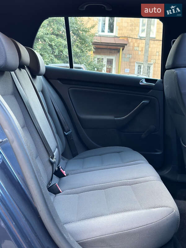 Хэтчбек Volkswagen Golf 2008 в Лубнах