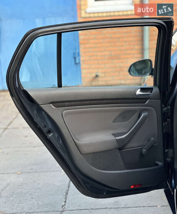 Хэтчбек Volkswagen Golf 2008 в Лубнах