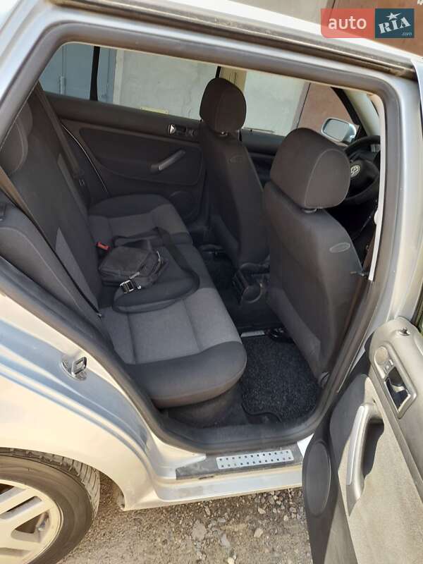 Хетчбек Volkswagen Golf 2003 в Тернополі