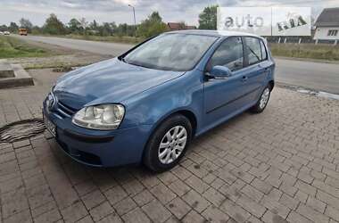 Хетчбек Volkswagen Golf 2005 в Надвірній