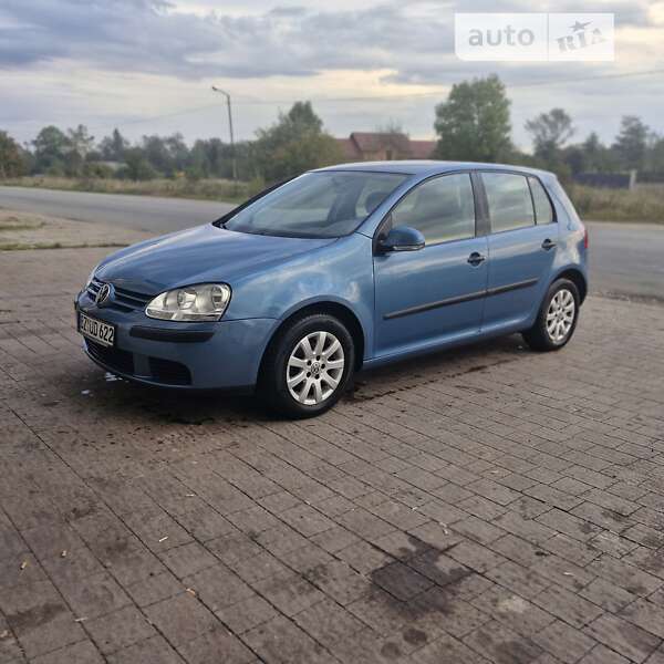 Хетчбек Volkswagen Golf 2005 в Надвірній