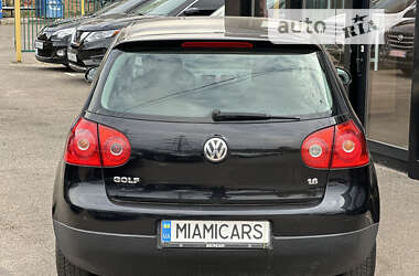 Хетчбек Volkswagen Golf 2004 в Харкові